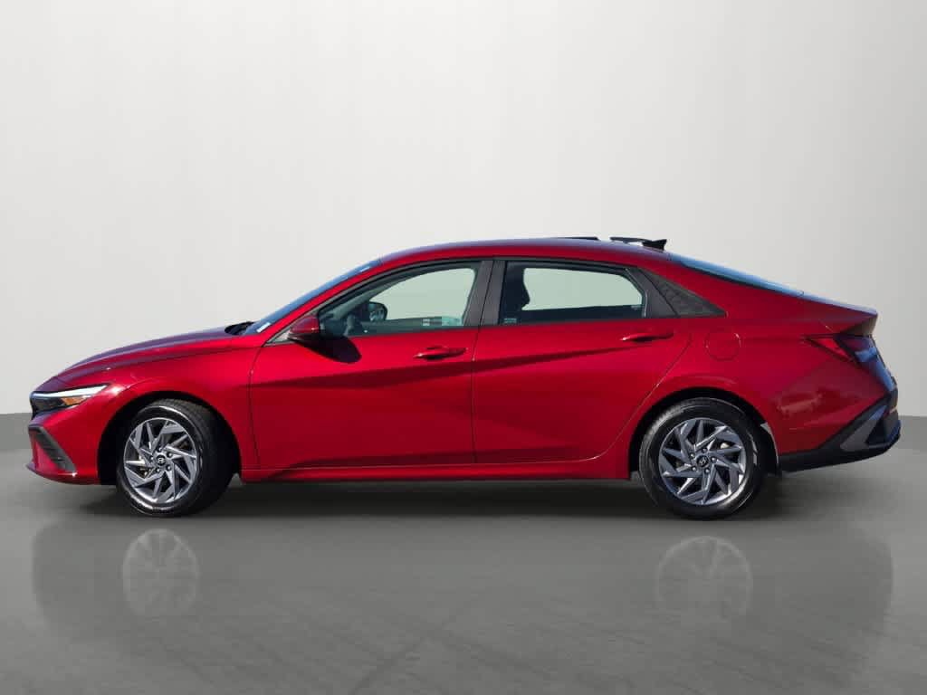 Used 2024 Hyundai Elantra SEL FWD image 3