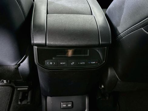 Used 2023 Toyota Highlander XLE FWD image 27