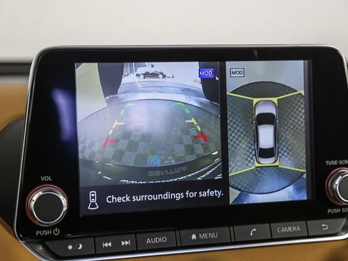 Used 2025 Nissan Sentra SV w/ SV Premium Package image 25