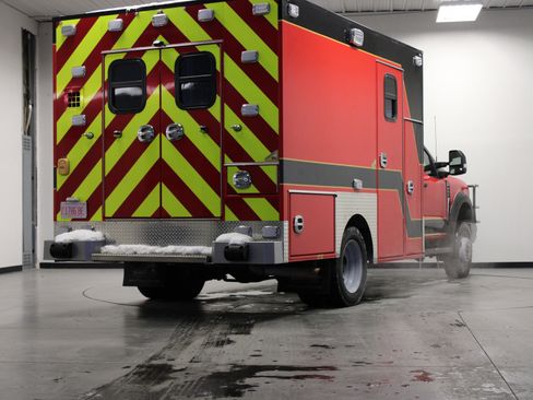 Used 2023 Ford F450 XLT w/ XLT Value Package image 3