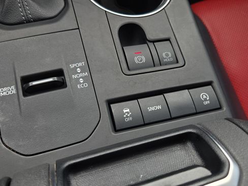 Used 2022 Toyota Highlander XSE FWD image 26