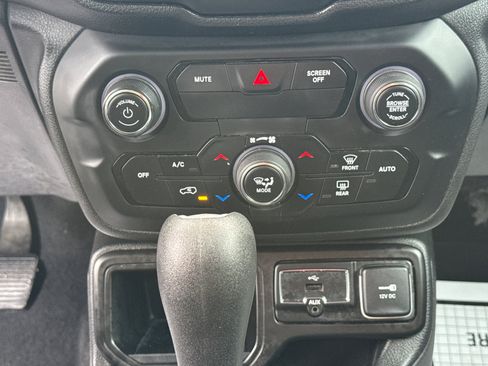 Used 2019 Jeep Renegade Latitude image 12