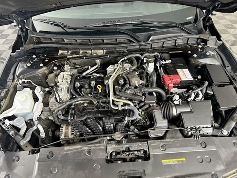 Used 2024 Nissan Altima 2.5 SR FWD image 36