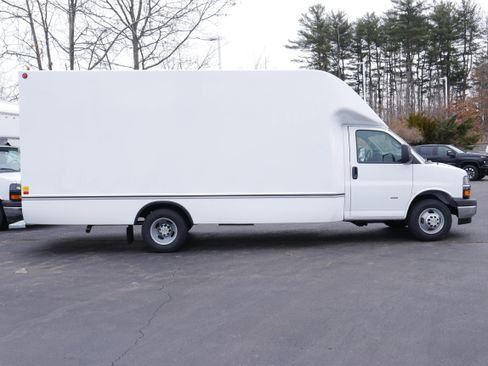 New 2025 Chevrolet Express 3500 w/ Power Convenience Package RWD image 12