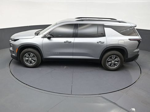 Used 2026 Chevrolet Traverse LT FWD image 11