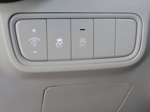 Used 2025 Kia Soul LX w/ LX Technology Package FWD image 19