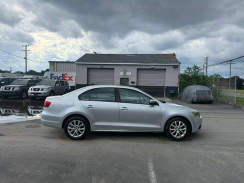 Used 2011 Volkswagen Jetta SE FWD image 6
