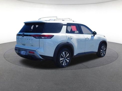 Certified 2024 Nissan Pathfinder SL image 5