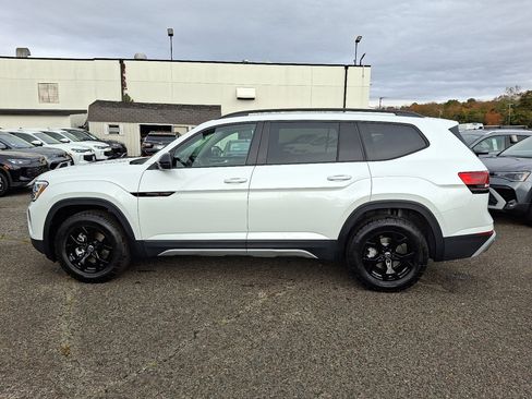 New 2026 Volkswagen Atlas Peak Edition image 8