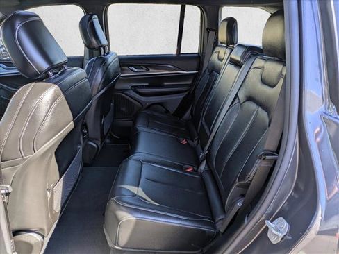 Used 2024 Jeep Grand Cherokee Limited image 20