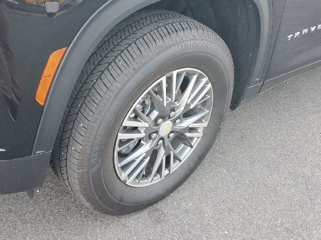 Used 2026 Chevrolet Traverse LT w/ Driver Confidence Package FWD image 6