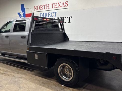Used 2022 RAM 3500 Tradesman w/ Chrome Appearance Group AWD/4WD image 9