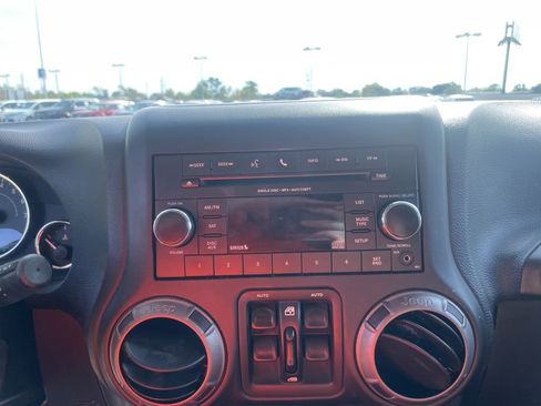 Used 2018 Jeep Wrangler Unlimited Sport S image 19