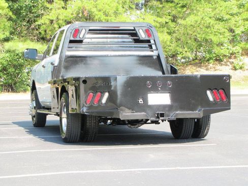 Used 2022 RAM 3500 Tradesman w/ Chrome Appearance Group AWD/4WD image 11