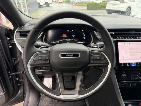 Used 2025 Jeep Grand Cherokee Limited 4xe w/ MOPAR Finishing Package image 20