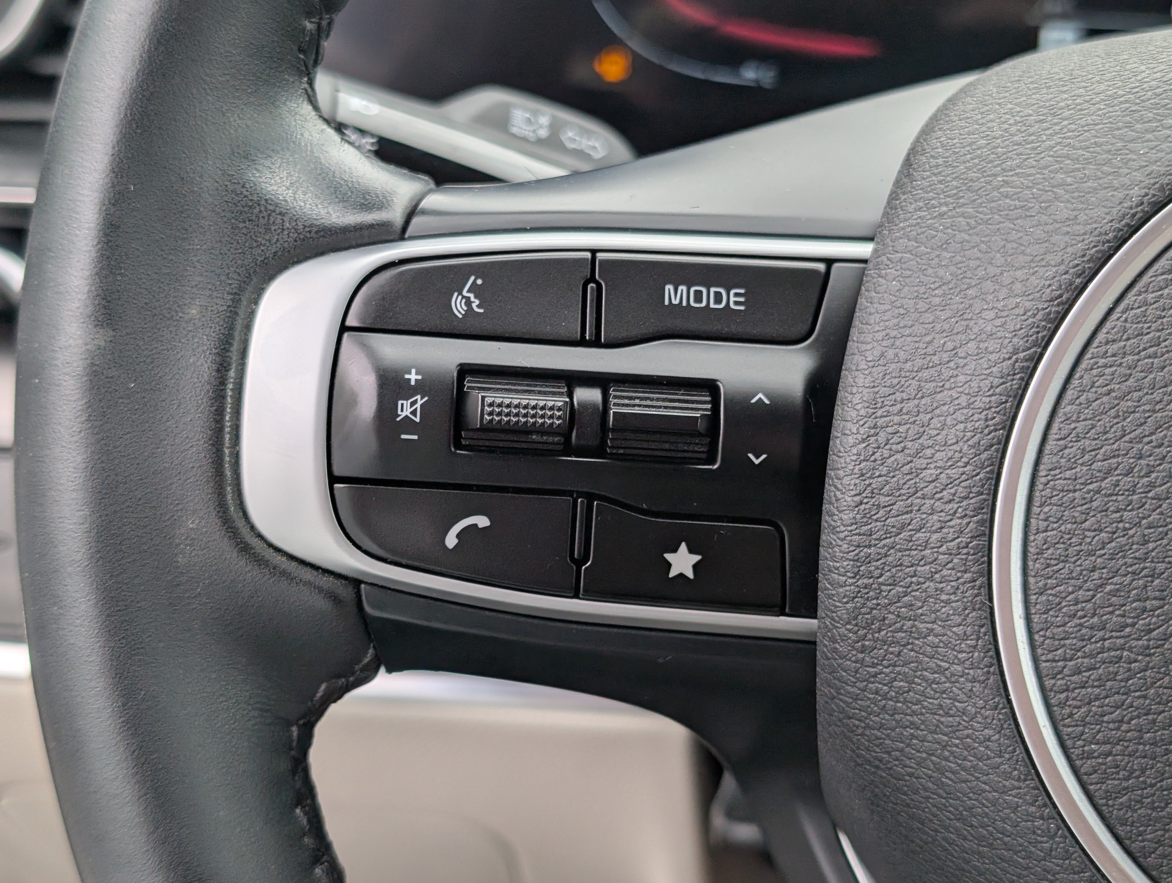 Used 2025 Kia Sportage EX FWD image 27