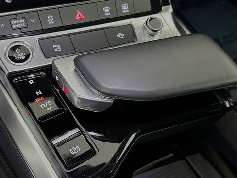 Certified 2022 Audi e-tron Premium w/ Convenience Plus Package image 19