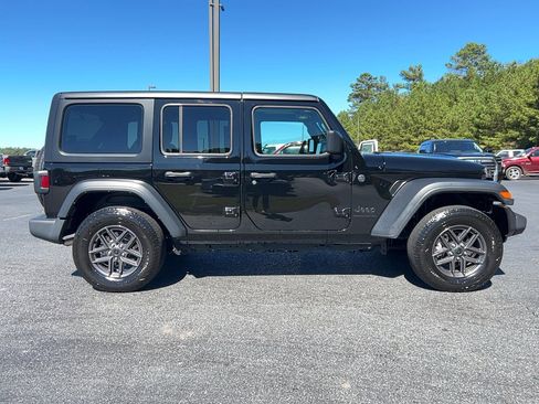 Used 2024 Jeep Wrangler Sport S image 4