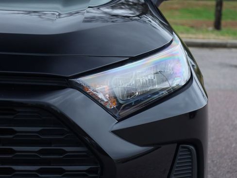 Used 2021 Toyota RAV4 LE image 18