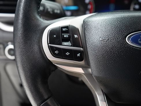 Used 2024 Ford Explorer XLT w/ Equipment Group 202A AWD/4WD image 21
