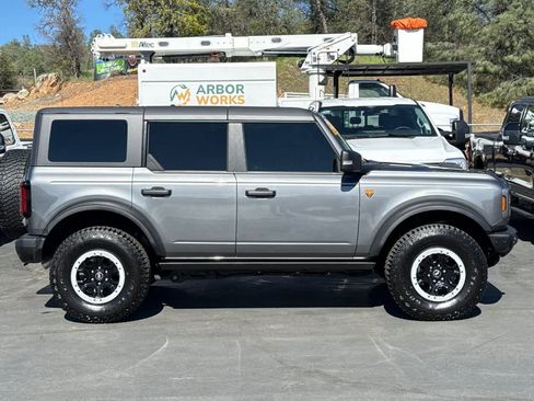 Used 2024 Ford Bronco Badlands image 3