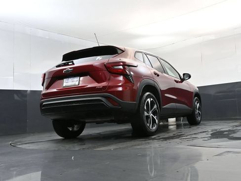 Used 2025 Chevrolet Trax RS w/ Driver Confidence Package FWD image 23