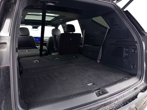 Used 2024 Chevrolet Traverse RS FWD image 33