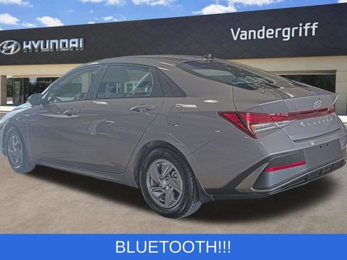 Used 2024 Hyundai Elantra SE FWD image 2