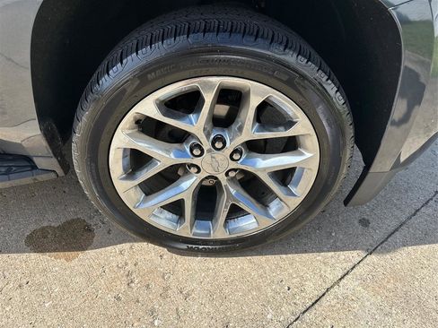 Used 2019 Chevrolet Suburban LT AWD/4WD image 25