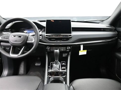 New 2026 Jeep Compass Latitude image 23