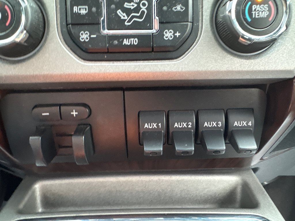 Used 2016 Ford F250 Lariat w/ Lariat Ultimate Package AWD/4WD image 22