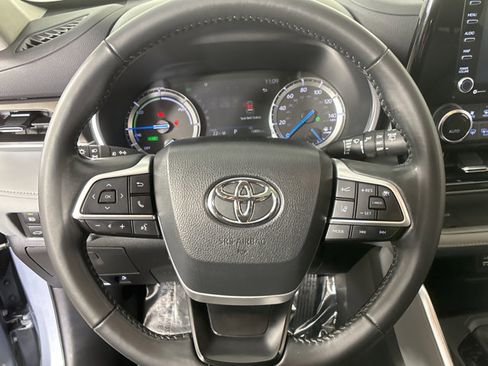 Used 2022 Toyota Highlander XLE image 25