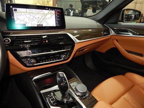 Used 2022 BMW 530i xDrive image 22