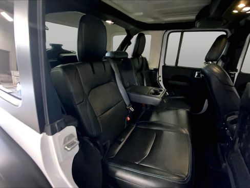 Used 2022 Jeep Wrangler Unlimited Rubicon 4xe w/ Cold Weather Group AWD/4WD image 19