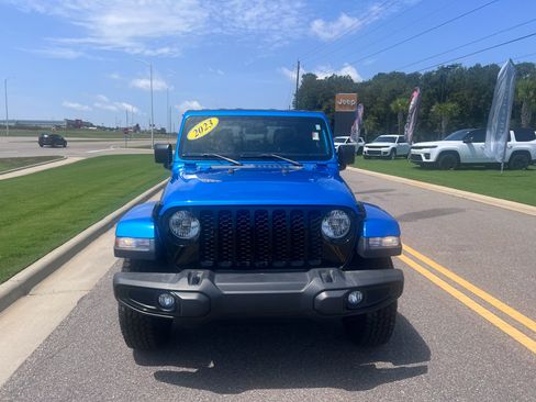 Used 2023 Jeep Gladiator Sport AWD/4WD image 10