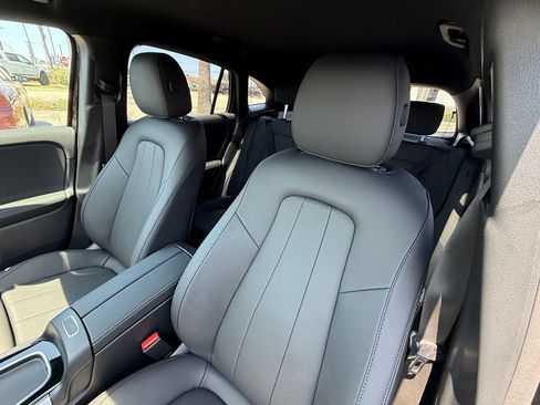 Used 2025 Mercedes-Benz GLA 250 image 18