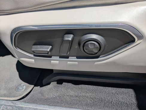 Used 2024 Jeep Wagoneer Series III AWD/4WD image 25