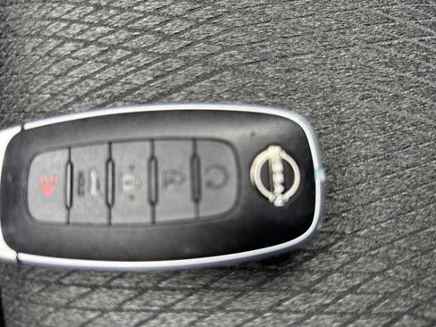 Used 2025 Nissan Rogue SV FWD image 27