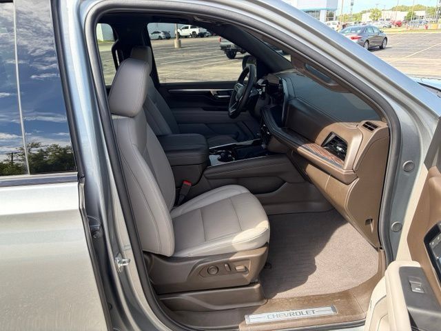 Used 2025 Chevrolet Suburban Z71 w/ Z71 Off-Road Package AWD/4WD image 17