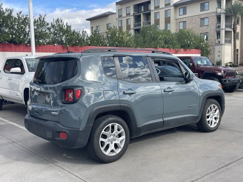 Used 2018 Jeep Renegade Latitude image 2