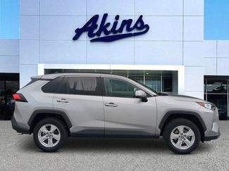 Used 2021 Toyota RAV4 XLE w/ Convenience Package FWD video 1