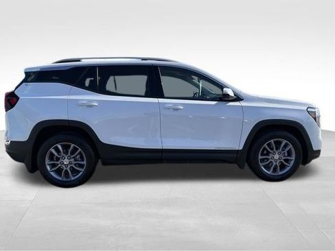 Used 2022 GMC Terrain SLT w/ Tech Package image 8