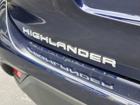 Used 2022 Toyota Highlander XLE FWD image 6