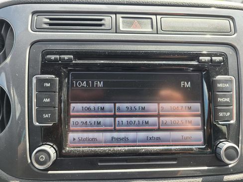 Used 2013 Volkswagen Tiguan SE image 14