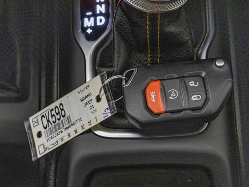 Used 2021 Jeep Wrangler Unlimited Sahara AWD/4WD image 32