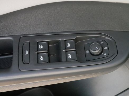 Certified 2022 Volkswagen Taos SE image 19