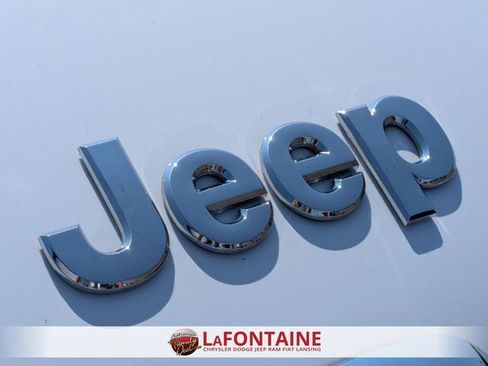 Used 2018 Jeep Cherokee Overland image 10