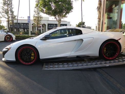 Used 2015 McLaren 650S Spider image 31