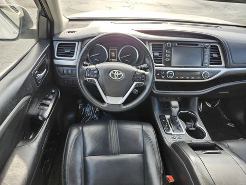 Used 2018 Toyota Highlander SE AWD/4WD image 29