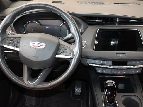 Used 2023 Cadillac XT4 Premium Luxury AWD/4WD image 16